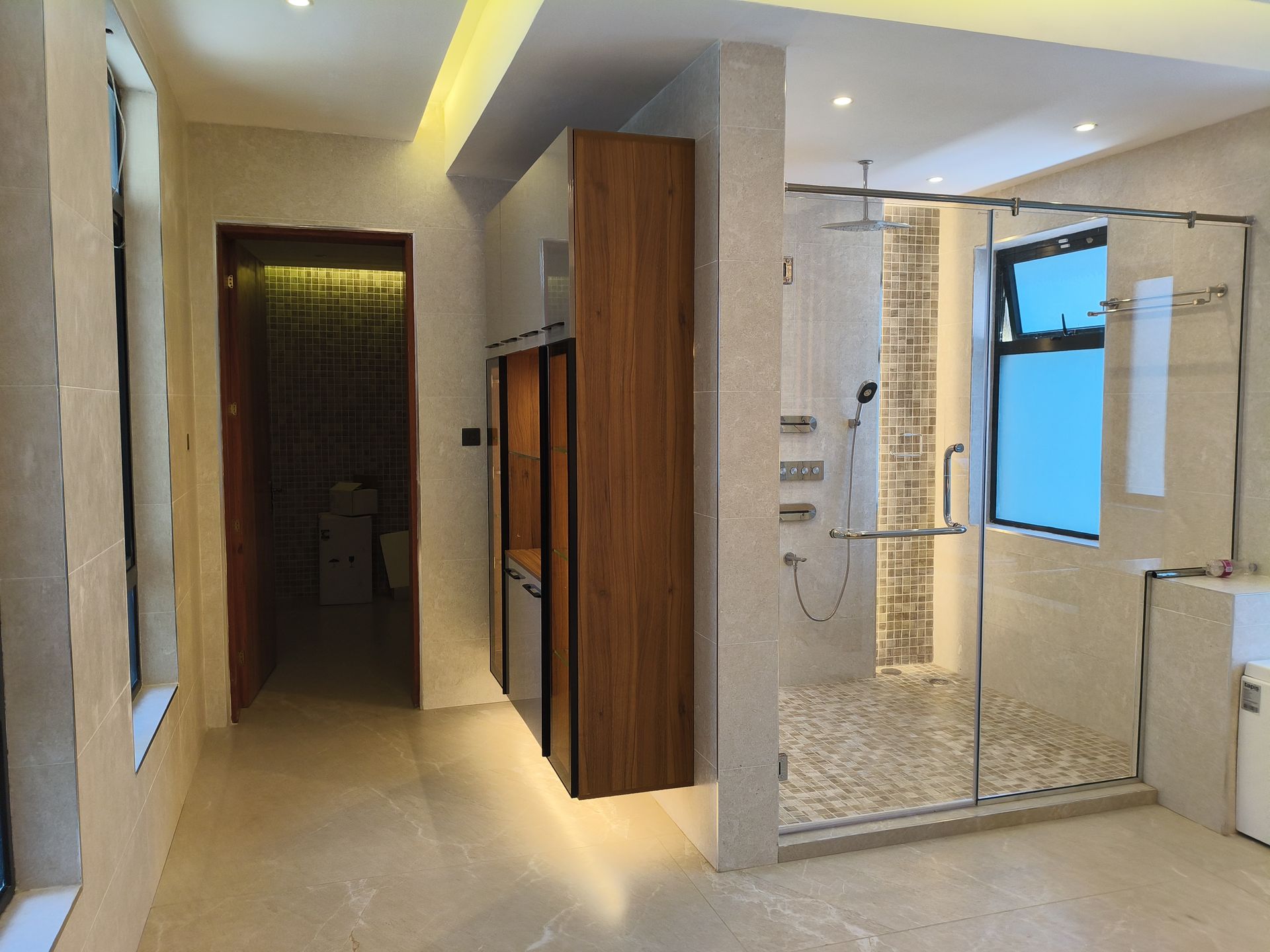 6 Bedroom Residential Home — Bathroom