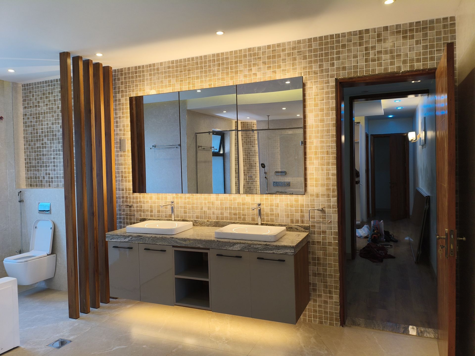 6 Bedroom Residential Home — Bathroom