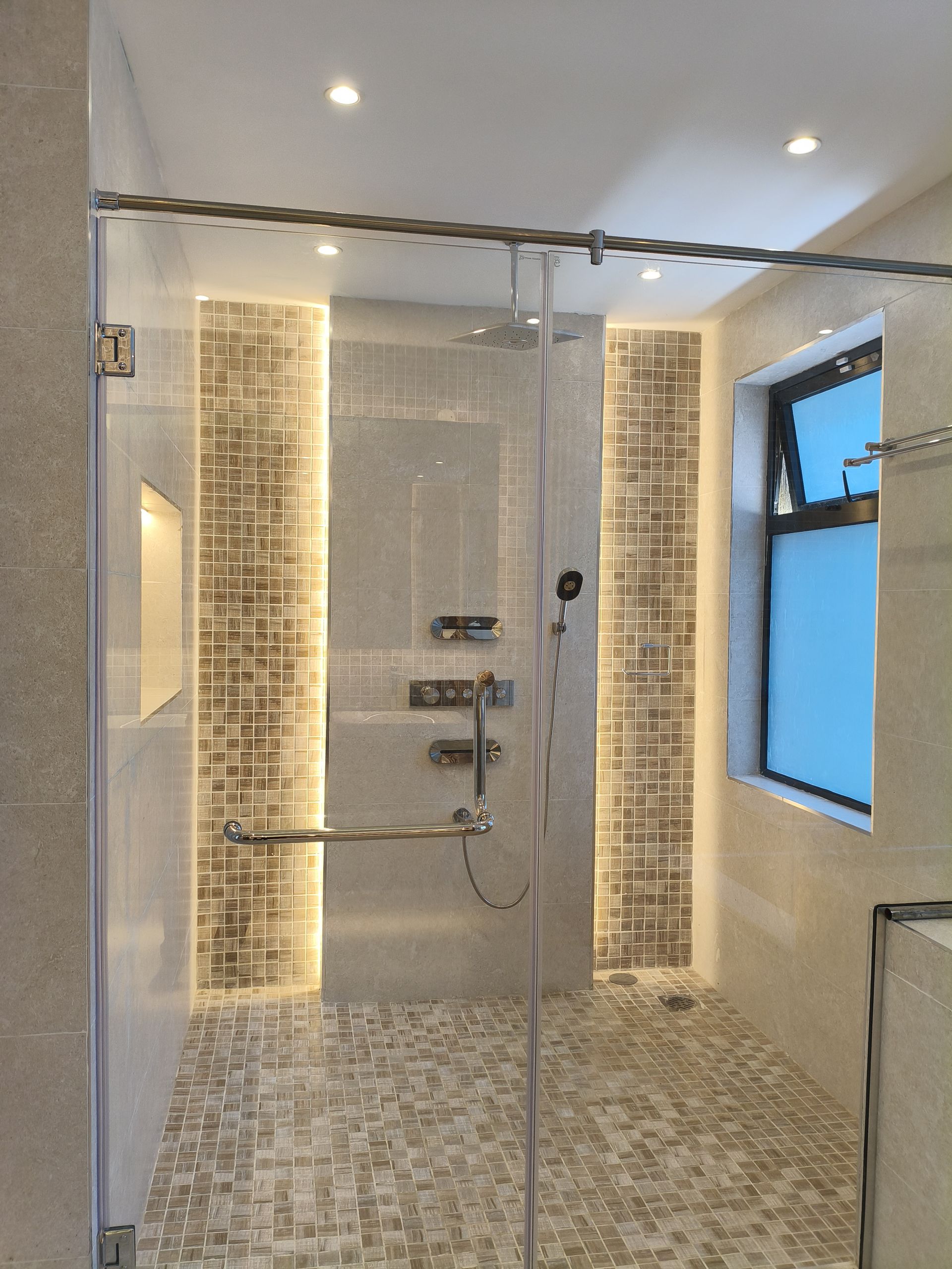6 Bedroom Residential Home — Bathroom