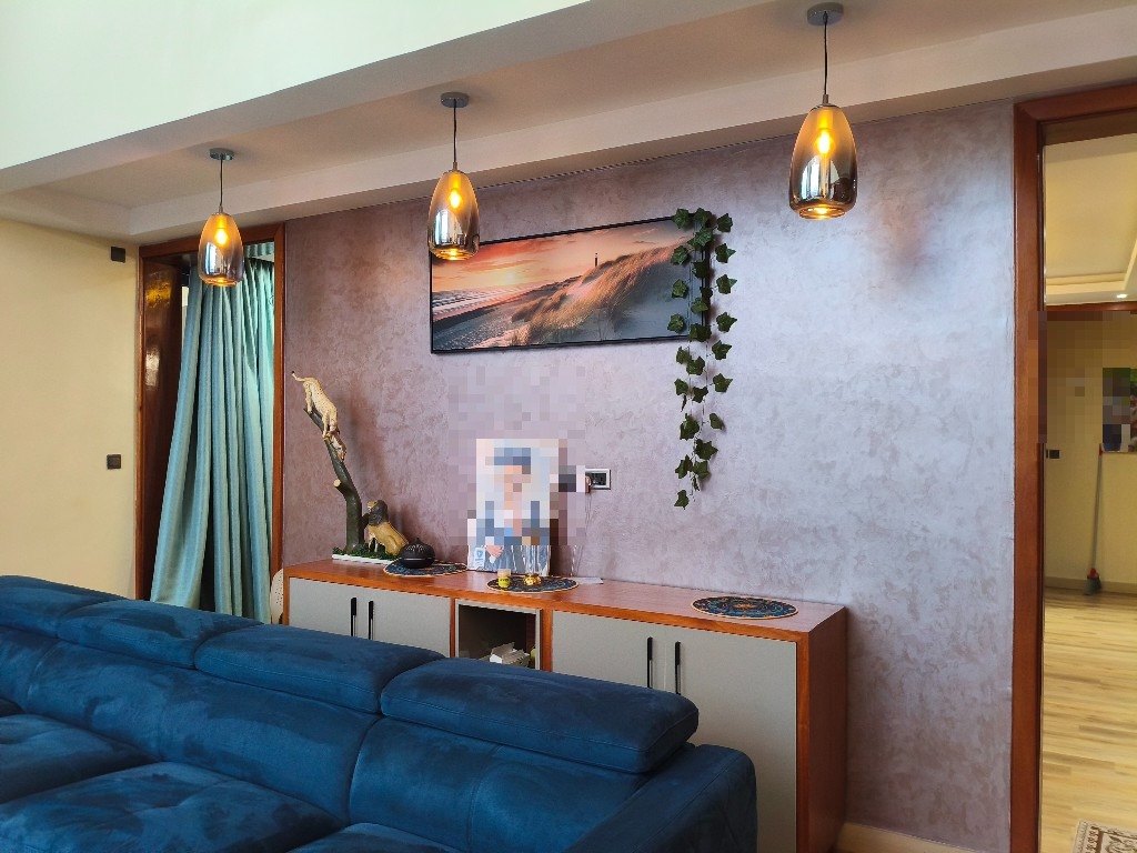 6 Bedroom Residential Home — Sitting