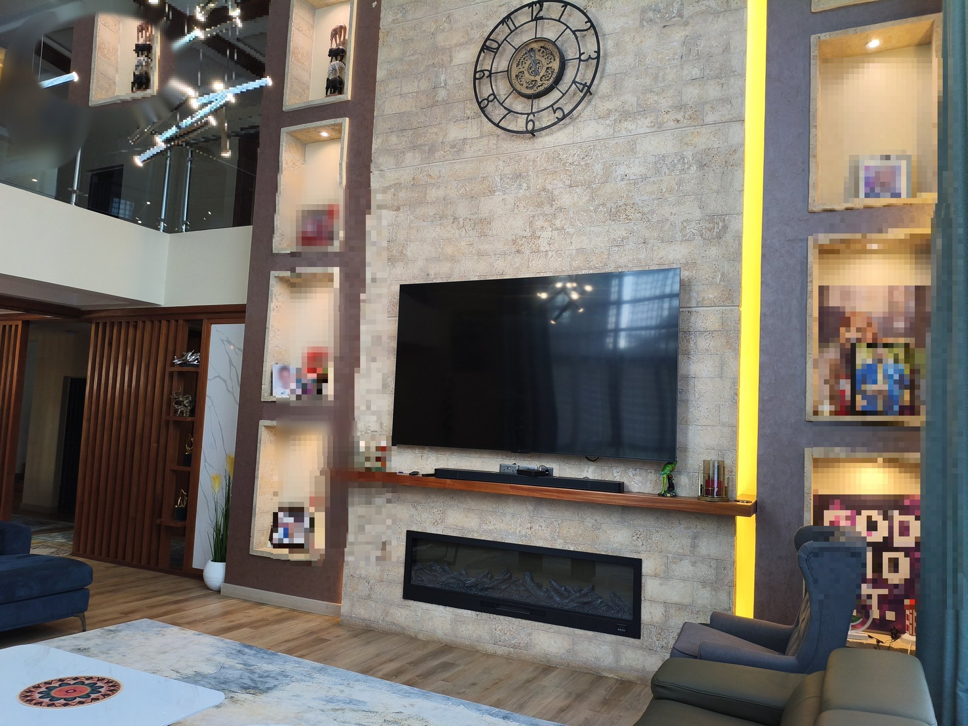 6 Bedroom Residential Home — Sitting