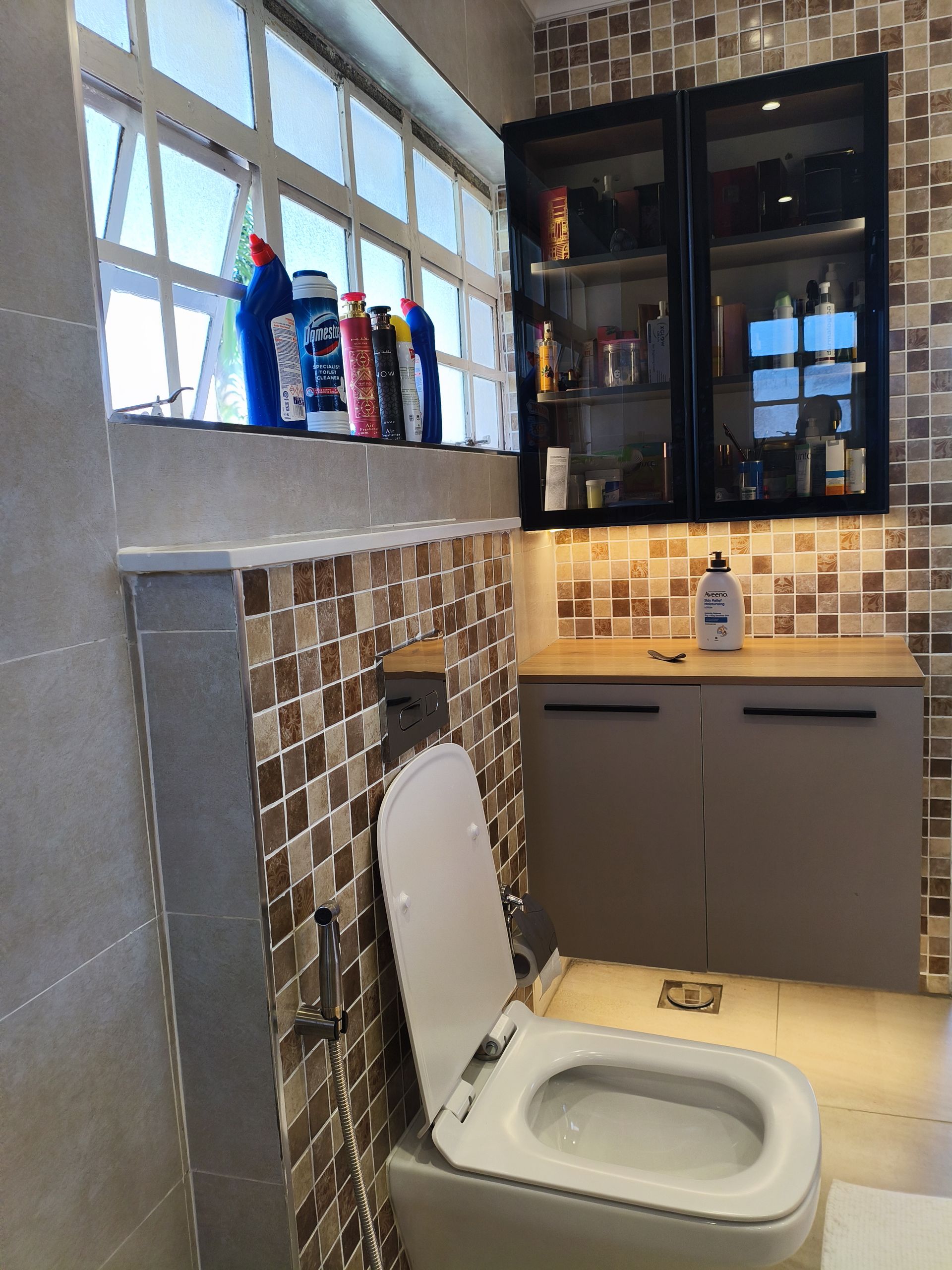 6 Bedroom Residential Home — Bathroom